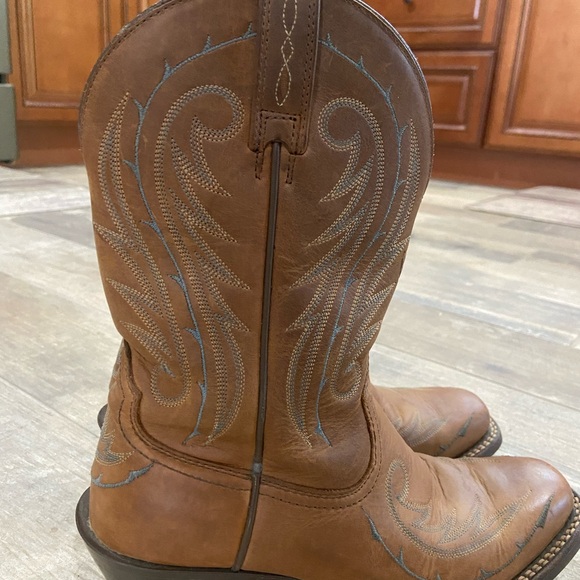 ARIAT boots - Picture 2 of 6